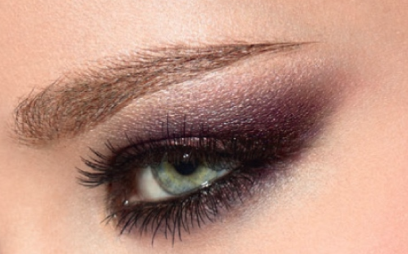 Learn to Apply Makeup with the Online Make Up School