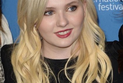 Abigail Breslin is a Blonde Bombshell and Apparently Unrecognizable