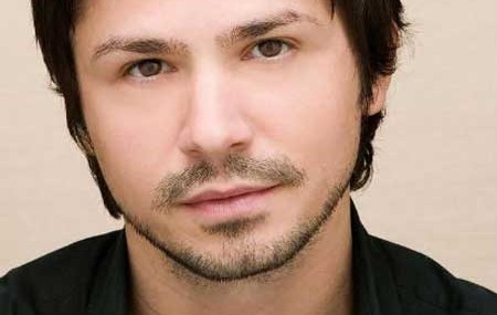 Freddy Rodriguez Men’s Hairstyles for Round Faces.