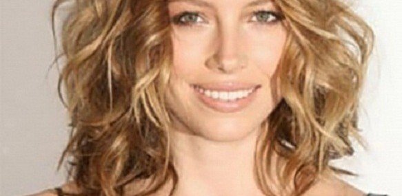 Curl Tutorial: Tips for Perfect DIY Curls